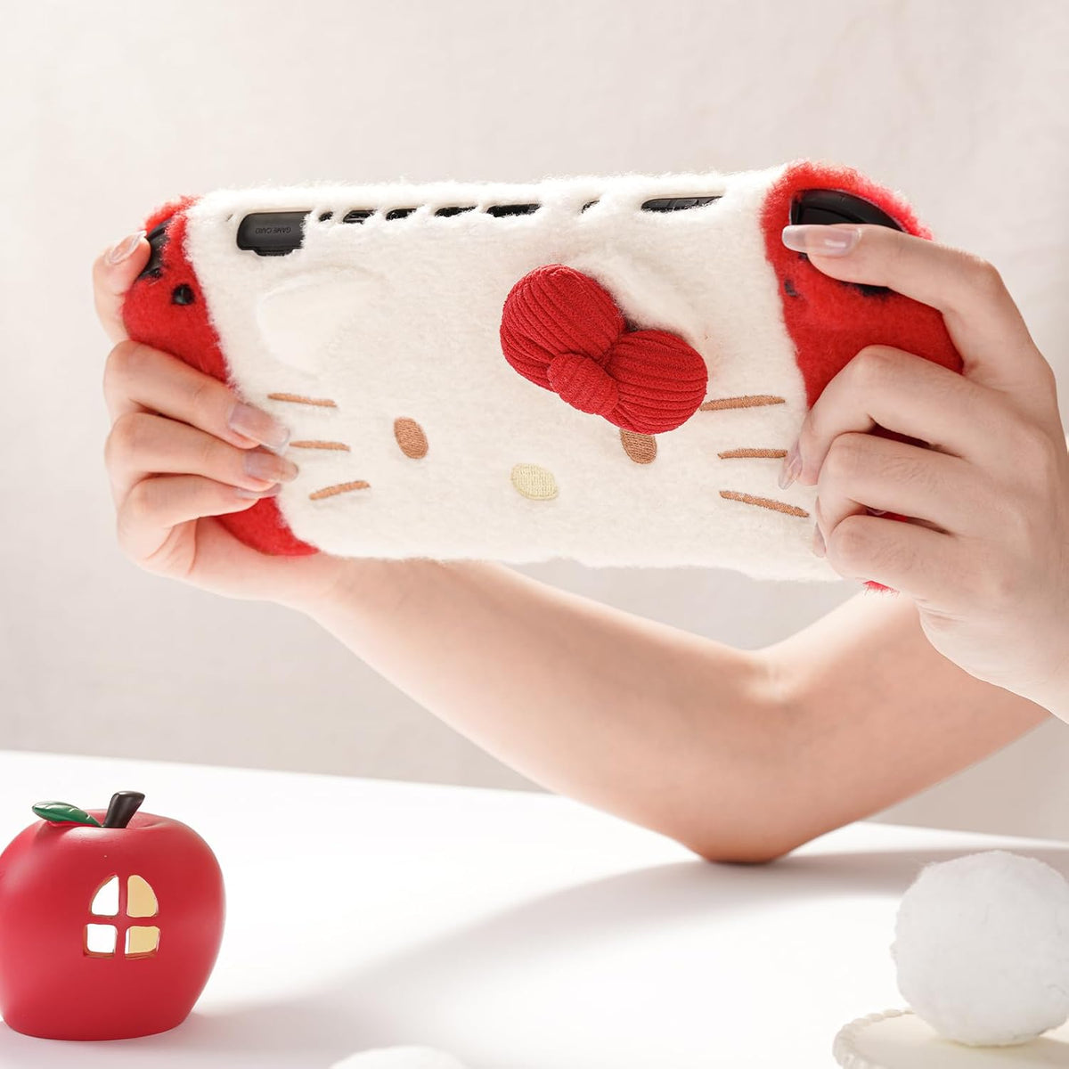 Kuitmor Funda Protectora de Peluche para Switch 2, Funda de PC Rígida Kawaii de Ajuste Estrecho Compatible con la Consola de Juego Switch 2025 y el Control de Joystick - HLK