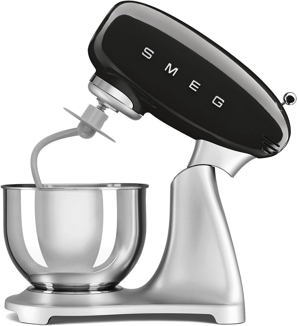 SMEG SMF04 - Batidora de pie Classico de 5 cuartos con arranque suave y mezcla constante, motor de 600 W, 10 velocidades, cuenco de acero inoxidable y escudo de vertido, mezclador planetario estilo