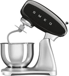 SMEG SMF04 - Batidora de pie Classico de 5 cuartos con arranque suave y mezcla constante, motor de 600 W, 10 velocidades, cuenco de acero inoxidable y escudo de vertido, mezclador planetario estilo