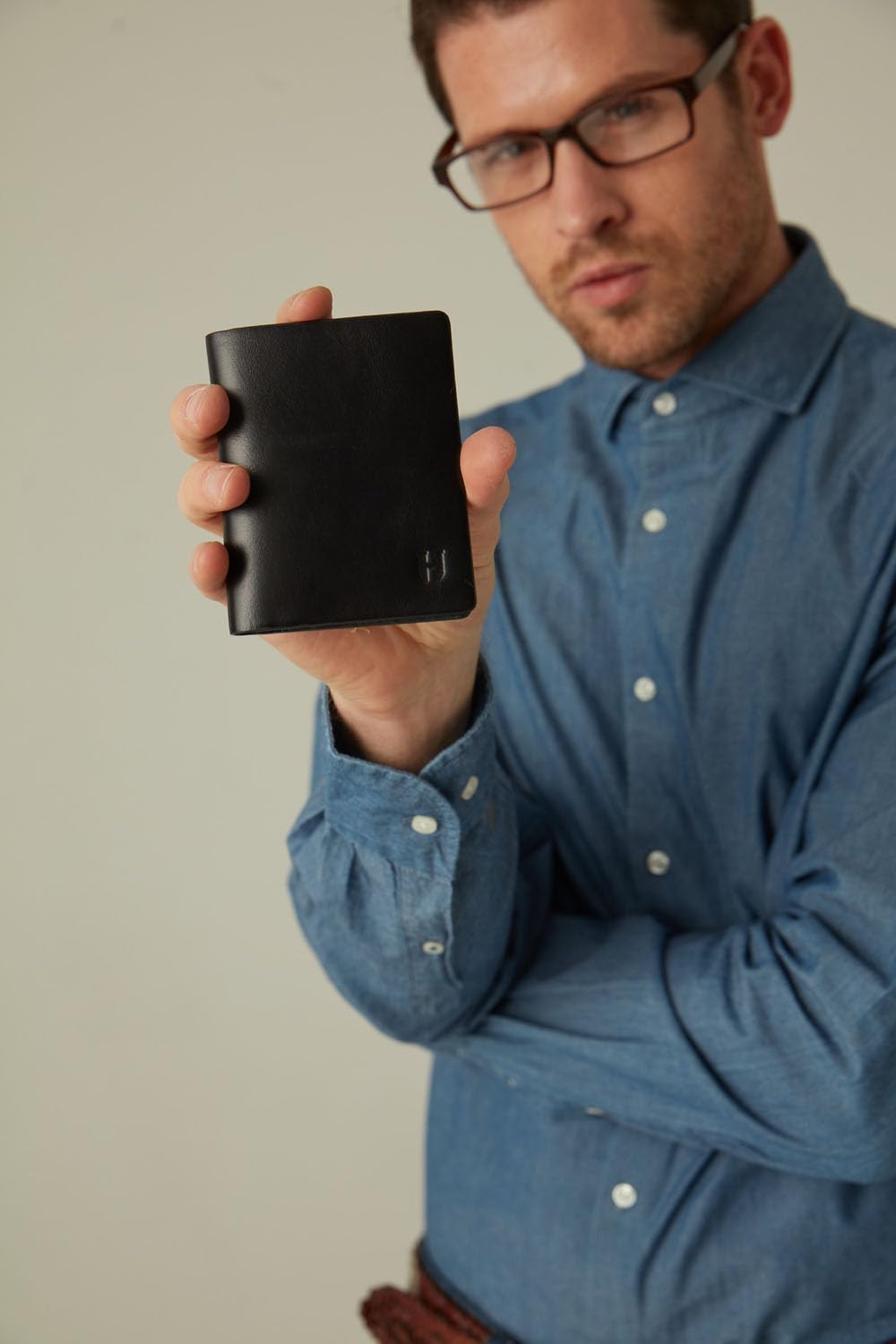 HELMBROOK London Dayton Billetera Vertical para Hombres, Negro liso...