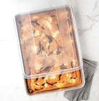 Nordic Ware Bandeja Natural de Lados Altos para Pastel de Hoja, Plateado