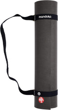 Manduka Esterilla transportadora de yoga – Algodón ecológico, fácil de transportar, manos libres, para todos los tamaños de esterilla, 68 x 1.5 pulgadas