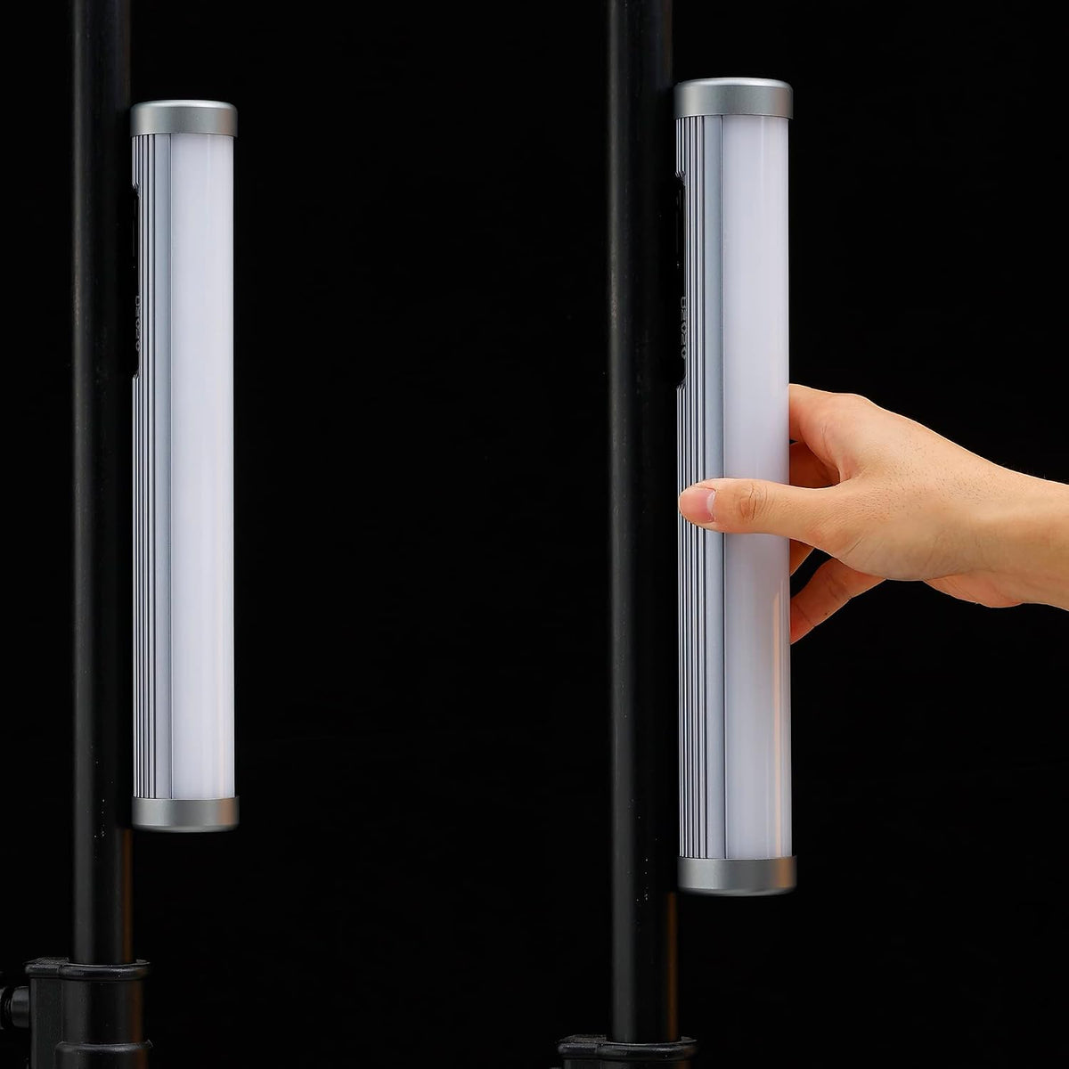 Meteor 30 tubos de píxeles a todo color luz LED, 10 W RGBWW, CCT 2,000 K a 20,000 K, barra de luz de mano RGBWW de 30 píxeles, soporte de atracción magnética, control de aplicación