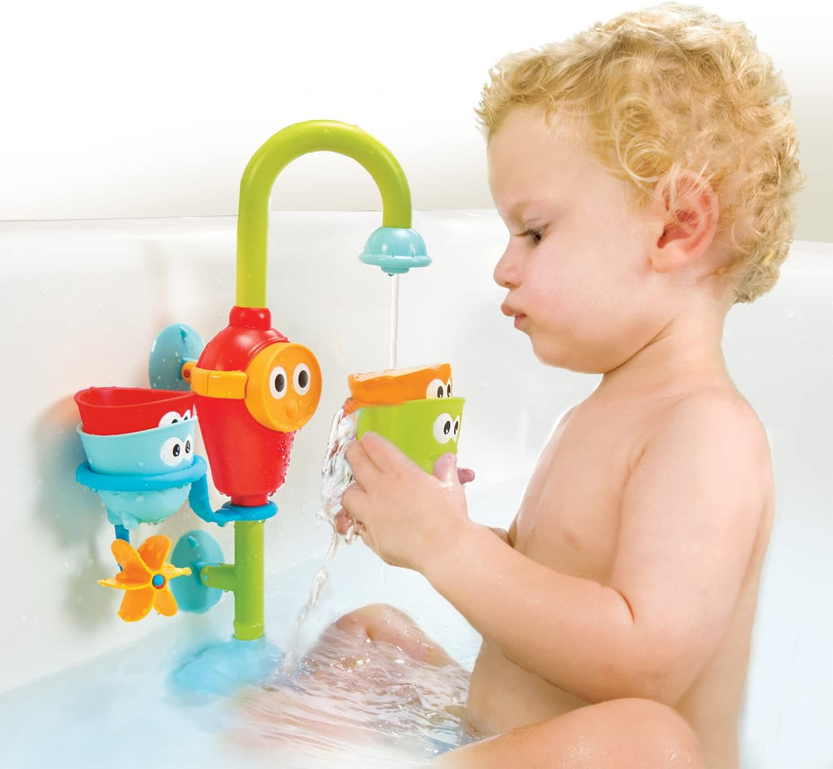 Yookidoo Juguete de baño para niños pequeños y bebés (de 1 a 3 años): Flow N Fill - 3 tazas de juego apilables - Juguete interactivo de manguera y vasos con múltiples aspectos de juego - Haz que la hora del baño sea mágica (sin moldeado)