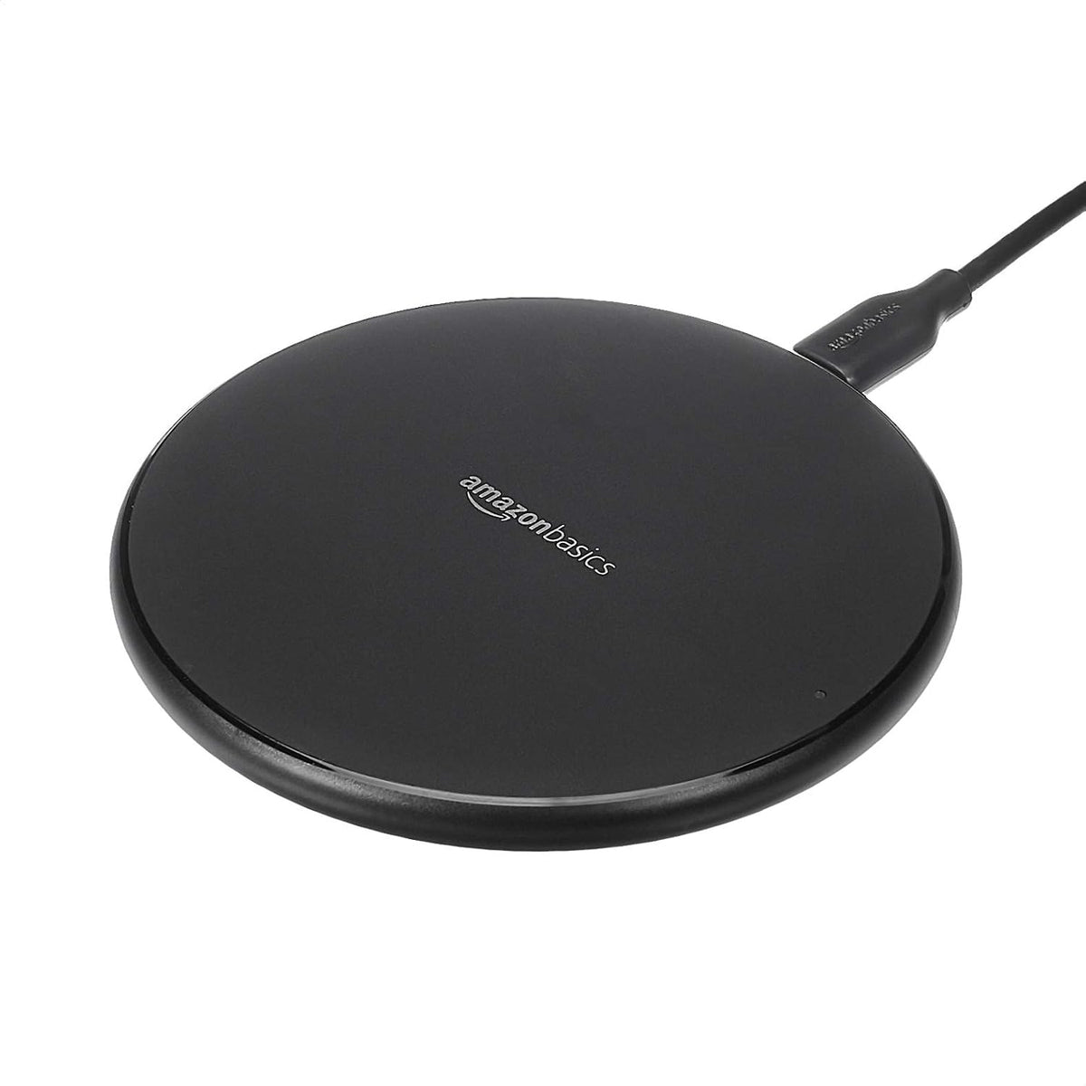 Amazon Basics Cargador inalámbrico, almohadilla de carga inalámbrica con certificación Qi de 15 W con cable USB, compatible con iPhone 15/14/13/12/11/X, Samsung y LG, compatible con funda, negro