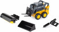 TOMY Big Farm John Deere 318G - Juego de juguetes de minicargadora - escala 1:16 - Juguetes de construcción con accesorios intercambiables únicos - Juguetes para exteriores para niños a partir de 3
