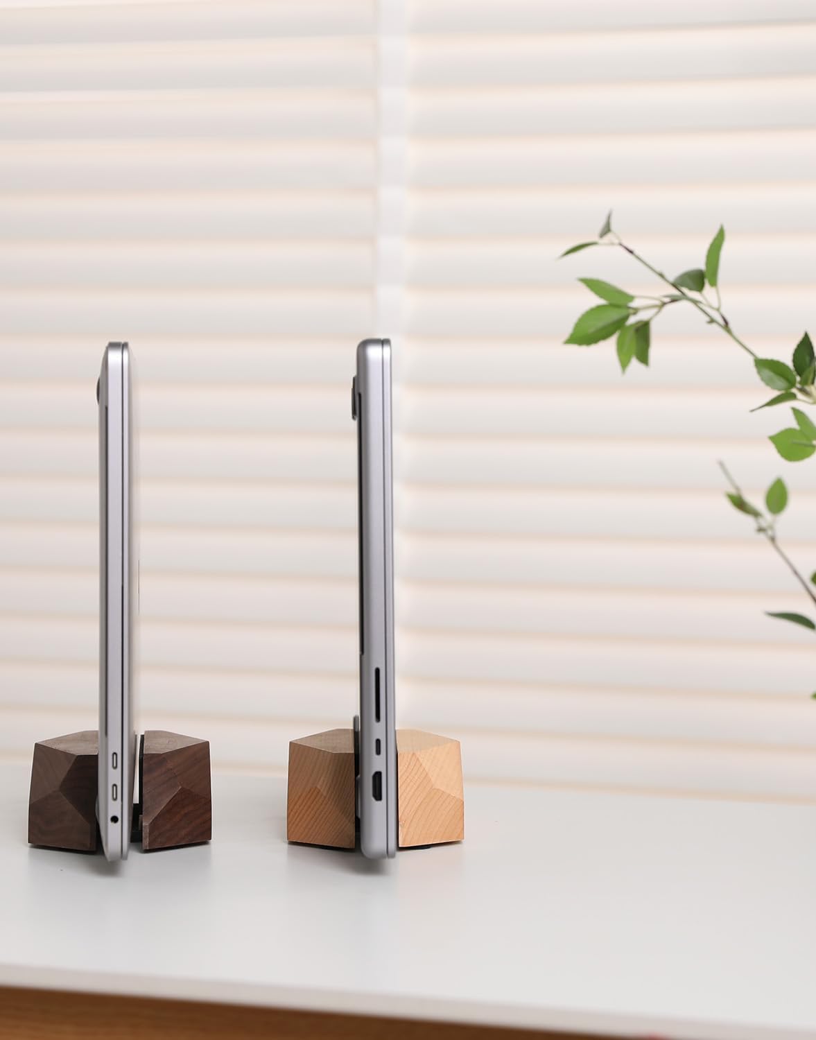 Nuvograin Soporte vertical ajustable para laptop, soporte de madera...