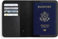 Satechi Portapasaporte para Viaje con Find My, Funda para Pasaporte con Soporte para 4 Tarjetas, Carga Inalámbrica y Protección RFID – Portapasaporte Esencial de Viaje en Cuero Vegano, Negro