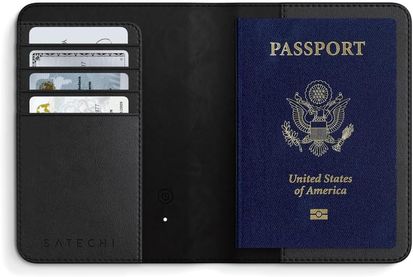 Satechi Portapasaporte para Viaje con Find My, Funda para Pasaporte con Soporte para 4 Tarjetas, Carga Inalámbrica y Protección RFID – Portapasaporte Esencial de Viaje en Cuero Vegano, Negro