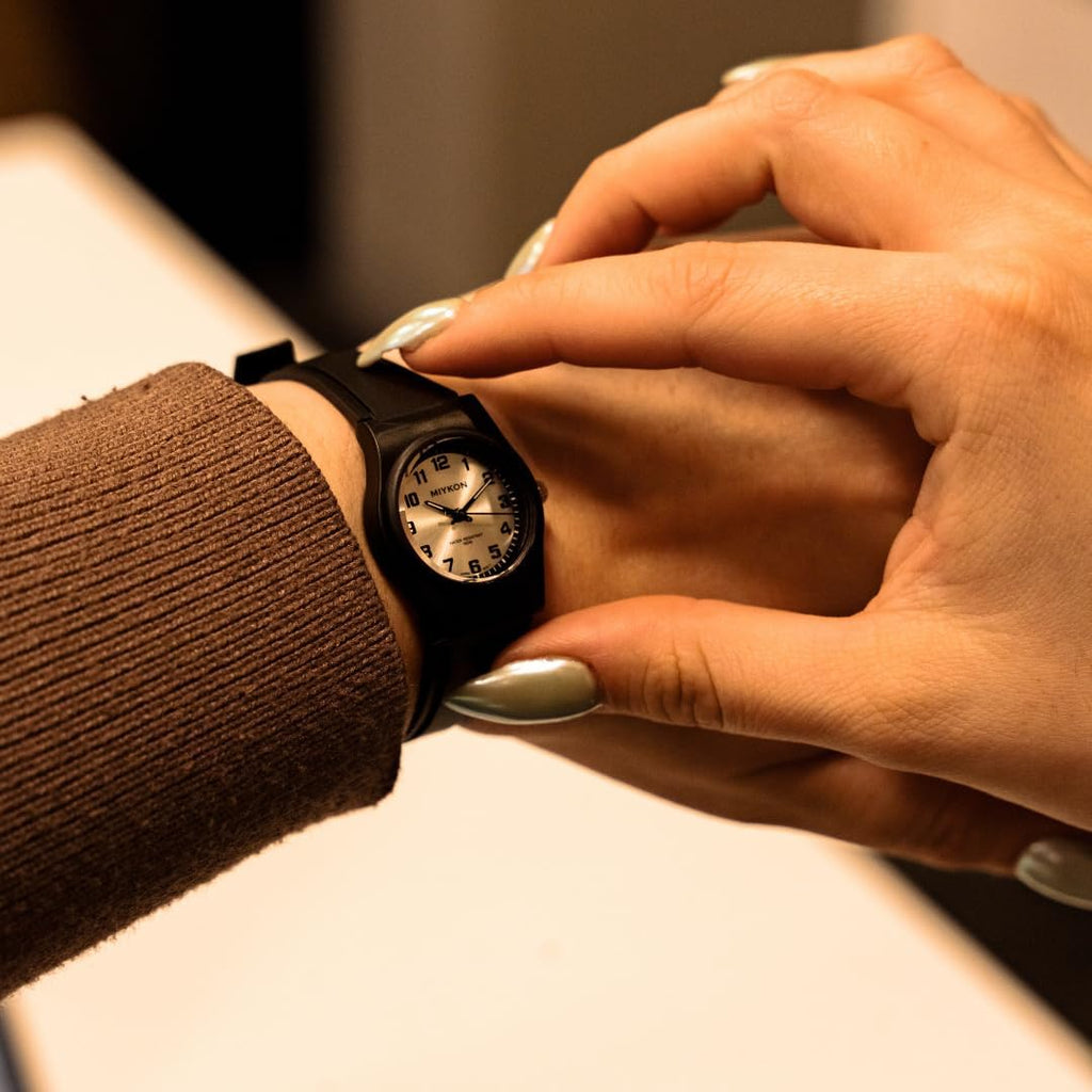 Reloj analógico Miykon para mujer, negro, delicado, fácil de leer, resistente al agua 100M