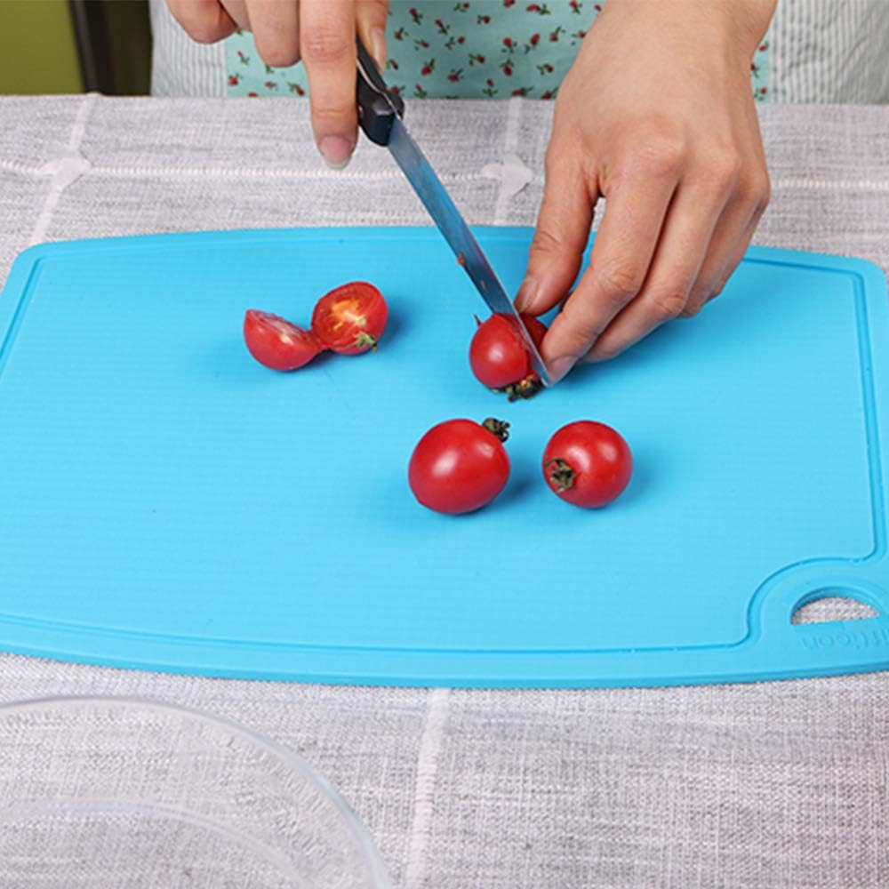 Tabla de cortar de silicona gruesa de 12.6 x 9.1 pulgadas, diseño plegable y flexible, ranuras para jugos, mango de fácil agarre, apta para lavavajillas, color azul