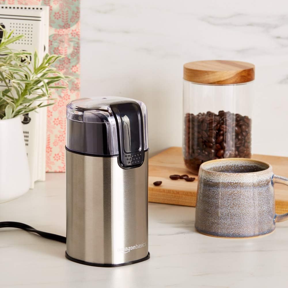 Amazon Basics Molinillo de café eléctrico rápido para uso doméstico, molinillo de granos de café y especias fácil de usar con cuchillas de acero inoxidable de alta resistencia