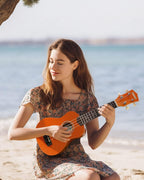 Donner Kit de ukelele soprano para principiantes, de 21 pulgadas, paquete para principiantes con clases gratuitas en línea, bolsa, correa, cuerdas, afinador, púas y trapo, Ukalalee Yukalalee (naranja)