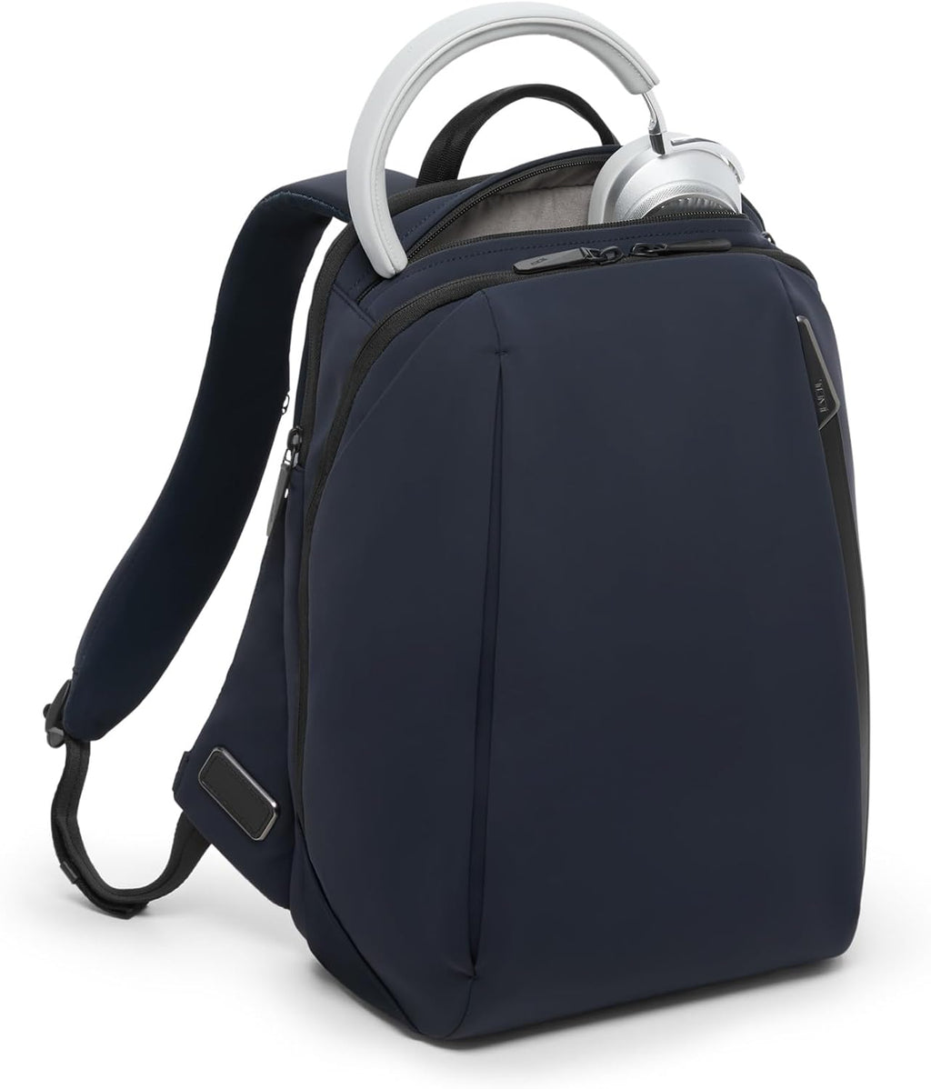 TUMI Axis Mochila mediana de 20 litros, se adapta a portátiles de hasta 15