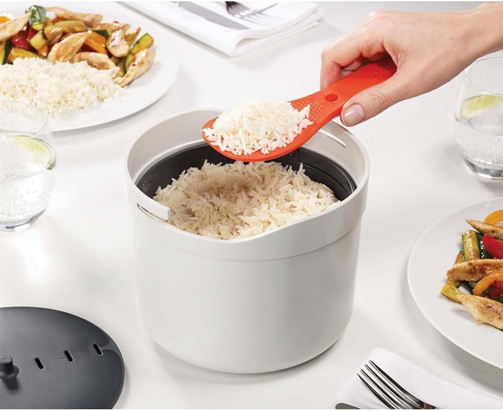 Joseph Joseph M-Cuisine - Vaporizador de arroz para microondas, 2 litros/8.5 tazas, color piedra/naranja