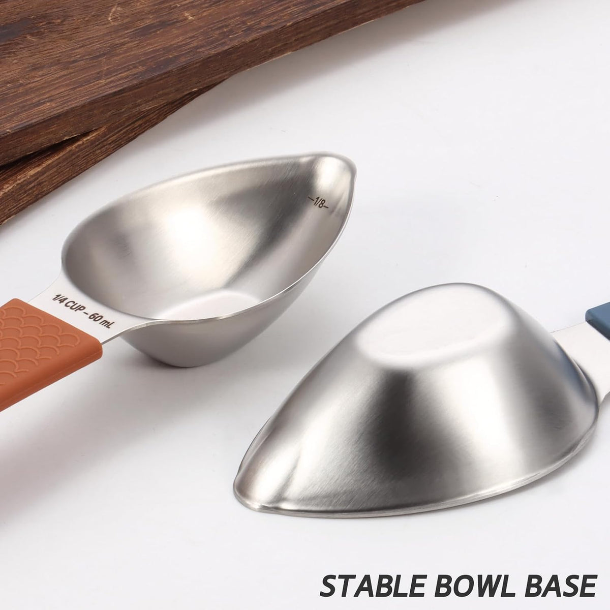 Juego de 4 tazas medidoras de acero inoxidable para ingredientes secos y líquidos con asas de silicona antideslizantes y medidas grabadas con láser, tazas medidoras de metal