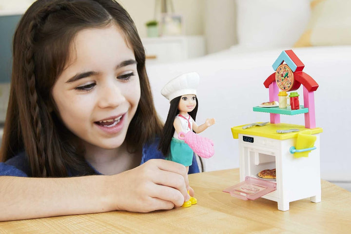 Barbie Chelsea Can Be Doll &amp; Playset, muñeca pequeña de chef de...