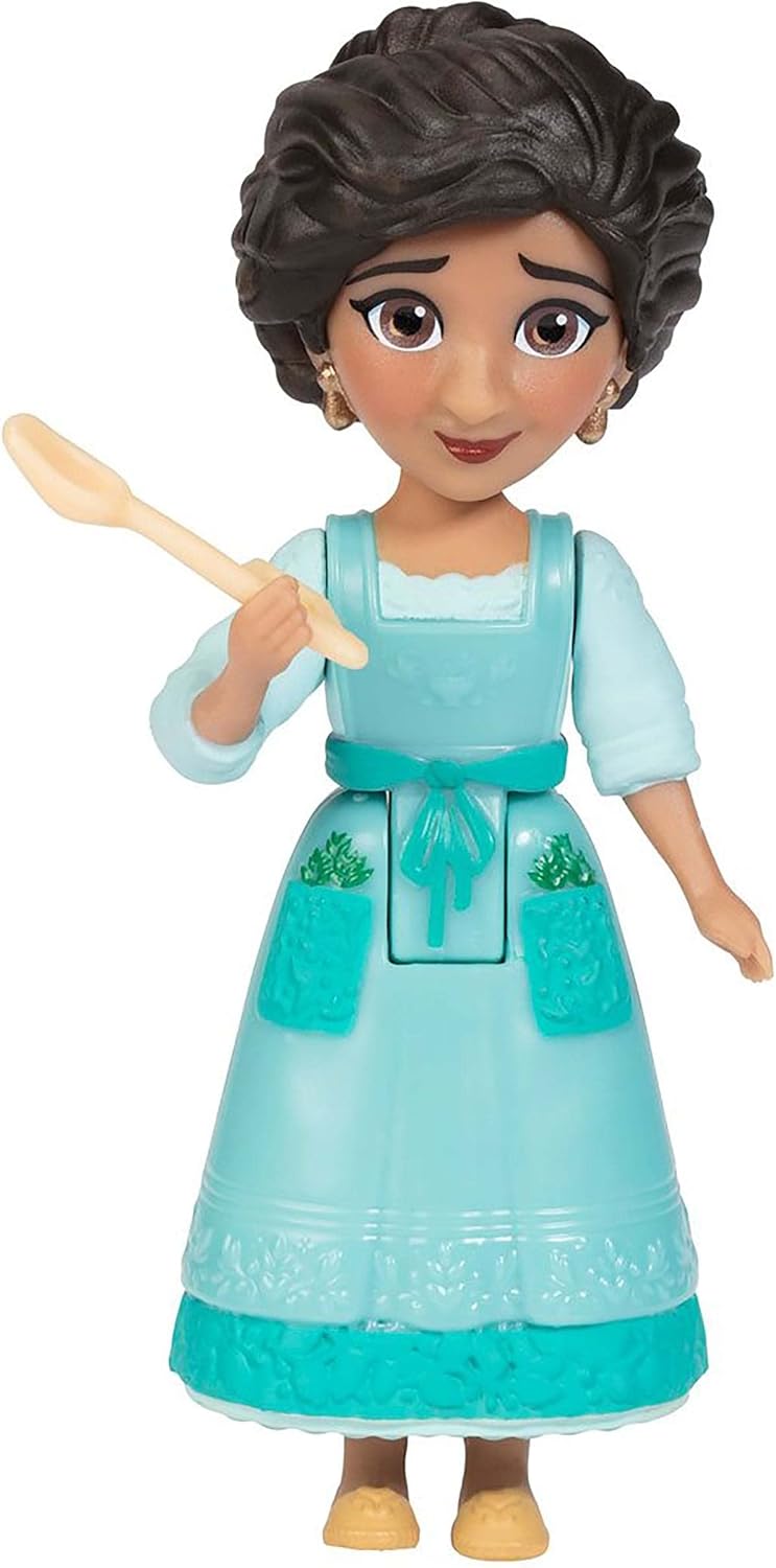 Disney Encanto Figuras de muñeca, juego de 6 unidades de la familia Madrigal, cada uno con un accesorio, ideal para jugar con la Casa Madrigal