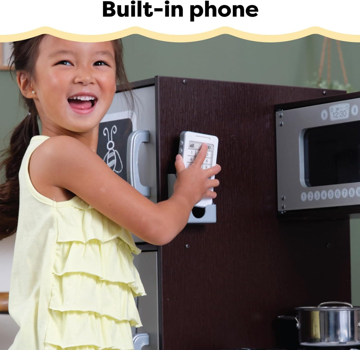 KidKraft Cocina de Juguete Uptown Espresso de Madera con Teléfono de Juguete, Pizarra y Toallero, Espresso