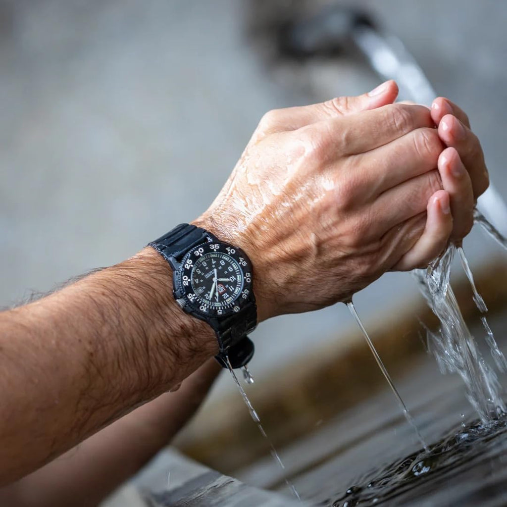 Luminox - Original Navy SEAL - Reloj para Hombre - Reloj de Buceo Militar - Función de Fecha - Resistencia al Agua 200 m - Relojes para Hombre - Hecho en Suiza