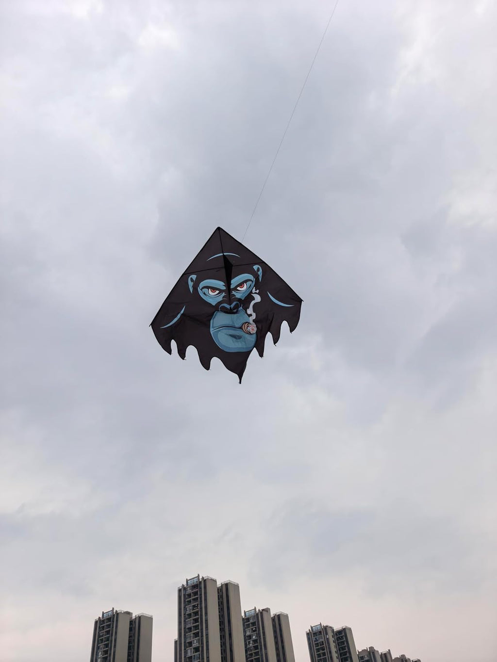 Cometa grande de gorila de 7 pies x 7 pies, cometas grandes fáciles de volar para niños de 8 a 12 años y adultos, cometa de playa de poliéster duradera para campo abierto al aire libre, (sin