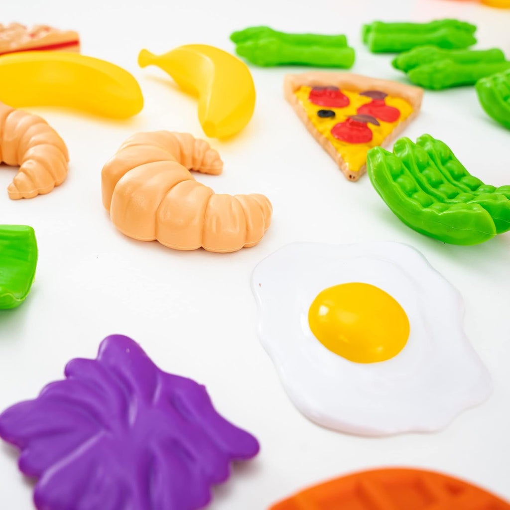 KidKraft Juego de Comida de Juego de Simulación Deluxe Tasty Treats de 115 Piezas, Artículos de Plástico para Comestibles y Despensa, Regalo para Edades 3+