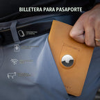 Kings Loot Cartera de pasaporte con soporte para AirTag, coñac
