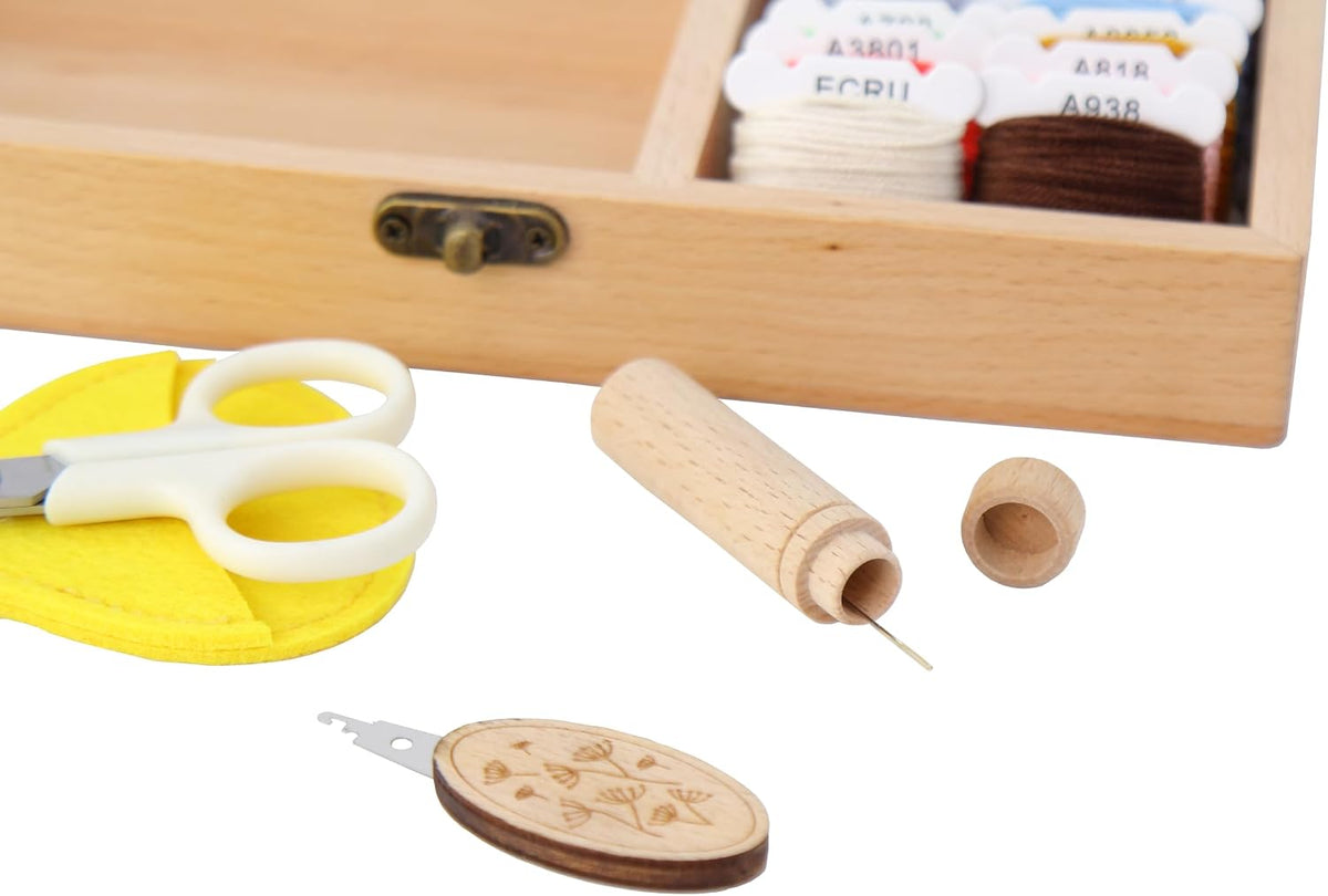 Caja de coser Montessori Practical Life Caja de coser de madera con hilo de bordar, estuche de tijeras, cojín de alfiler, kit educativo de manualidades para niños de 5 años en adelante