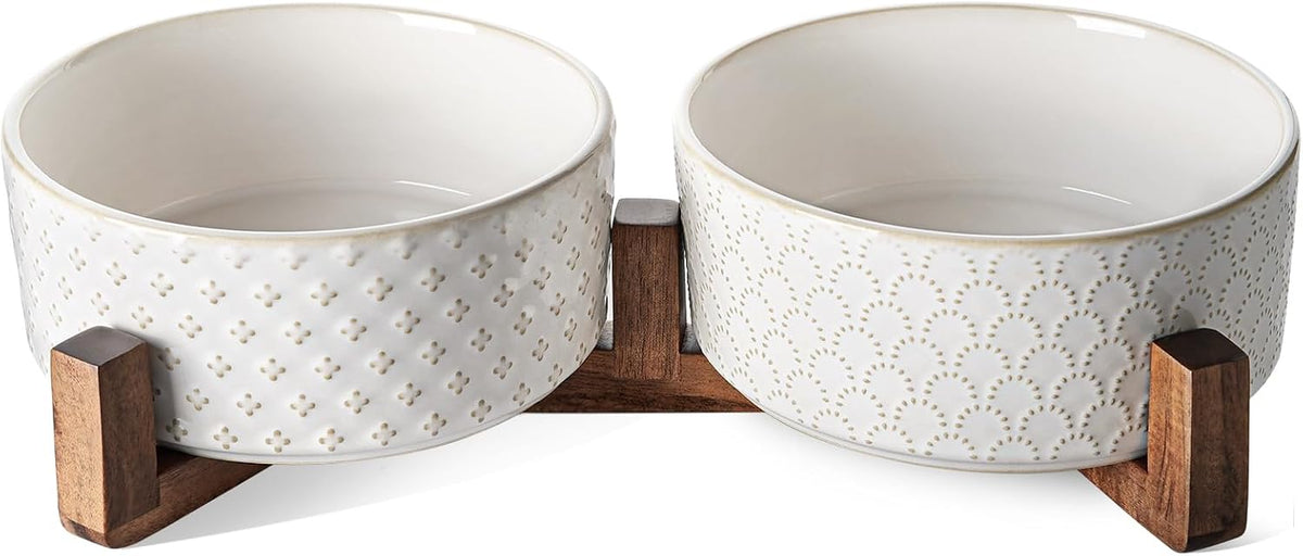 LE TAUCI Cuencos de cerámica para perros con soporte de madera de acacia, juego de alimentos y agua de 7 pulgadas para perros medianos, cuencos con peso para mascotas