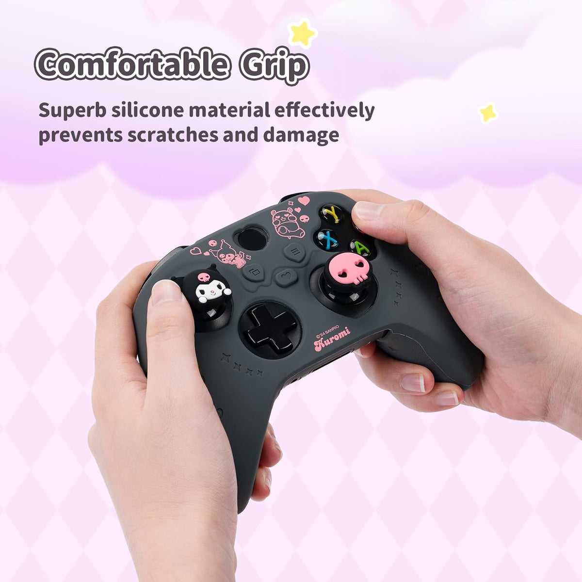 Kuitmor Funda protectora antideslizante de silicona suave compatible con el mando Xbox con 2 tapas de agarre para el pulgar y 1 adhesivo (negro Kuromi)