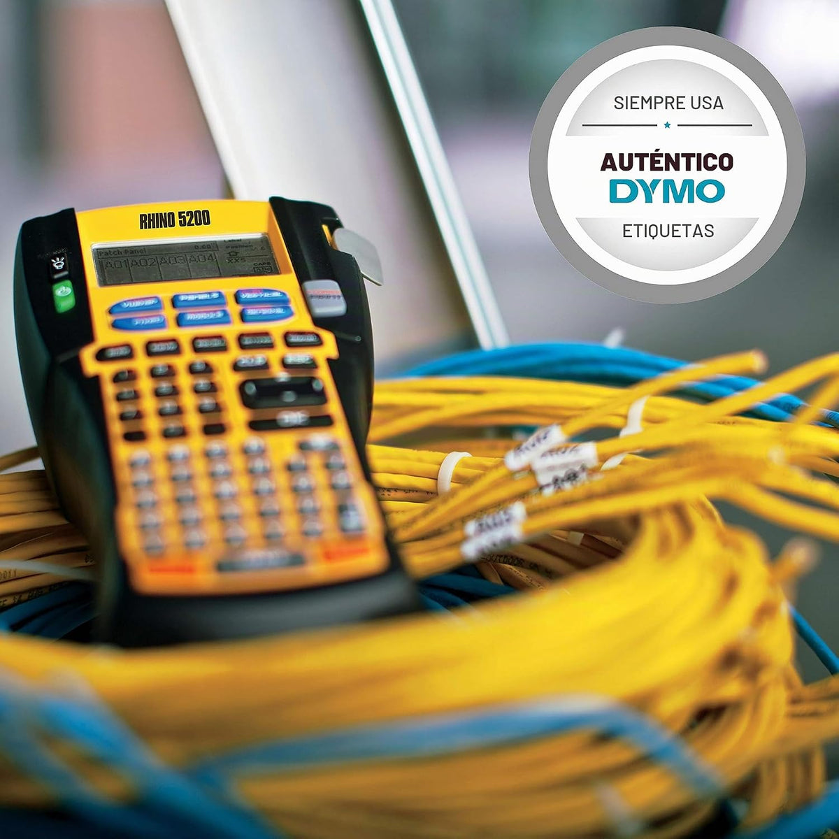 DYMO Etiquetadora Industrial y Estuche de Transporte RhinoPRO 5200 Etiquetadora, para Sitios de Trabajo y Trabajos de Etiquetado de Alta Resistencia, Imprime Rápido, Incluye 2 Rollos de Etiquetas de