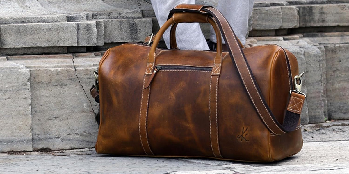 KomalC Bolsas de lona de cuero para hombres y mujeres de grano completo de viaje durante la noche para fin de semana, bolsas de cuero deportivas para gimnasio para hombres, Bronceado, 20 pulgadas