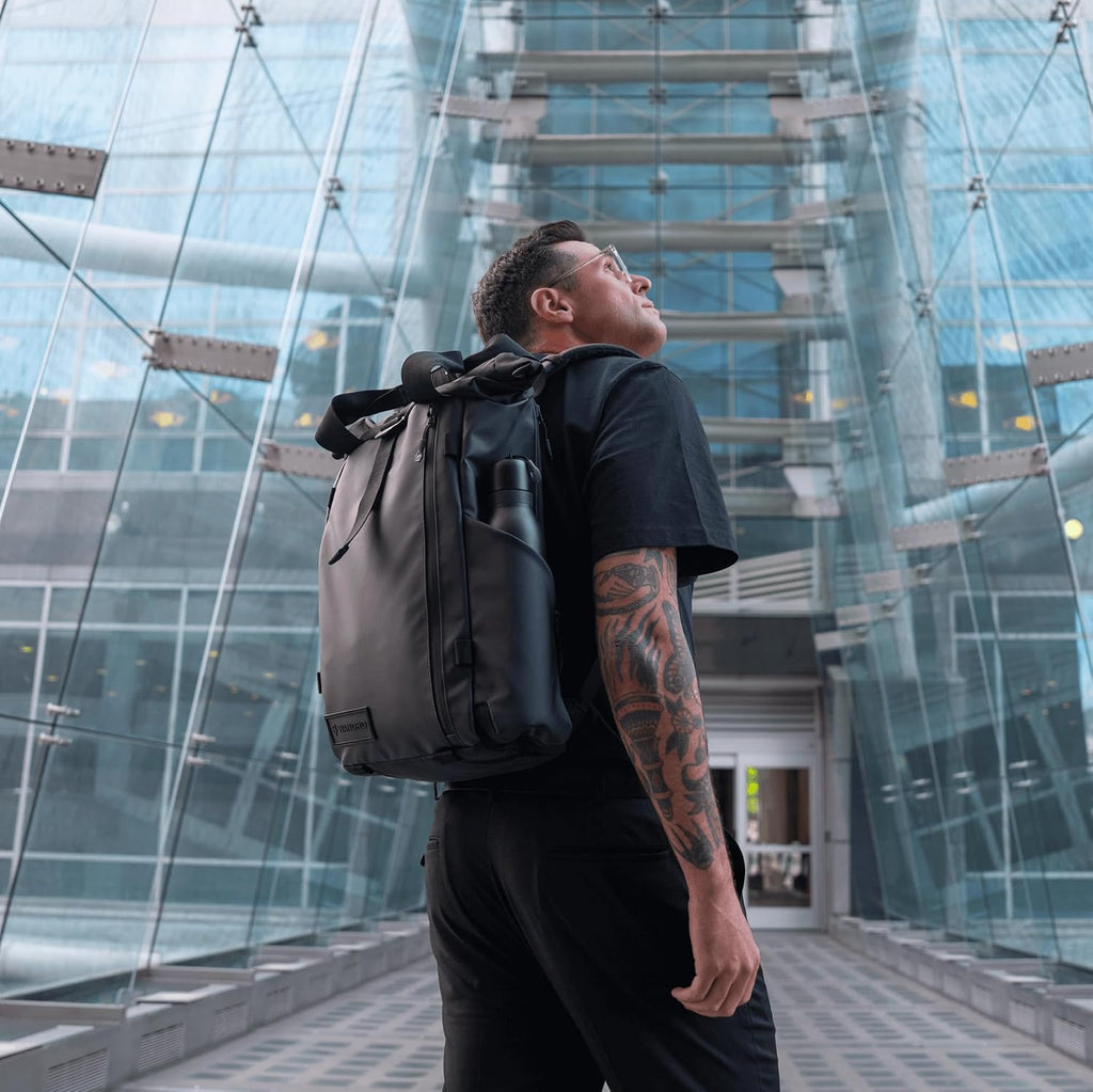 WANDRD Mochila EDC PRVKE: mochila de viaje de transporte diario con acceso rápido para portátil, expansión enrollable, Verde Wasatch, Moderno