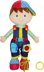 June Garden Dressy Friends Lucas de 15.5 pulgadas, muñeca de peluche educativa para niños y niños pequeños de 2 años en adelante, juguete suave con hebilla Montessori