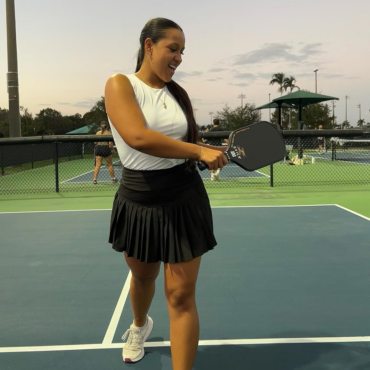 Pala de Pickleball Fibra de Carbono 16mm – Palas Profesionales de Pickleball con Control, Potencia y Efecto Superiores – Mango Alargado para Agarre a Dos Manos, Aprobada por USAPA