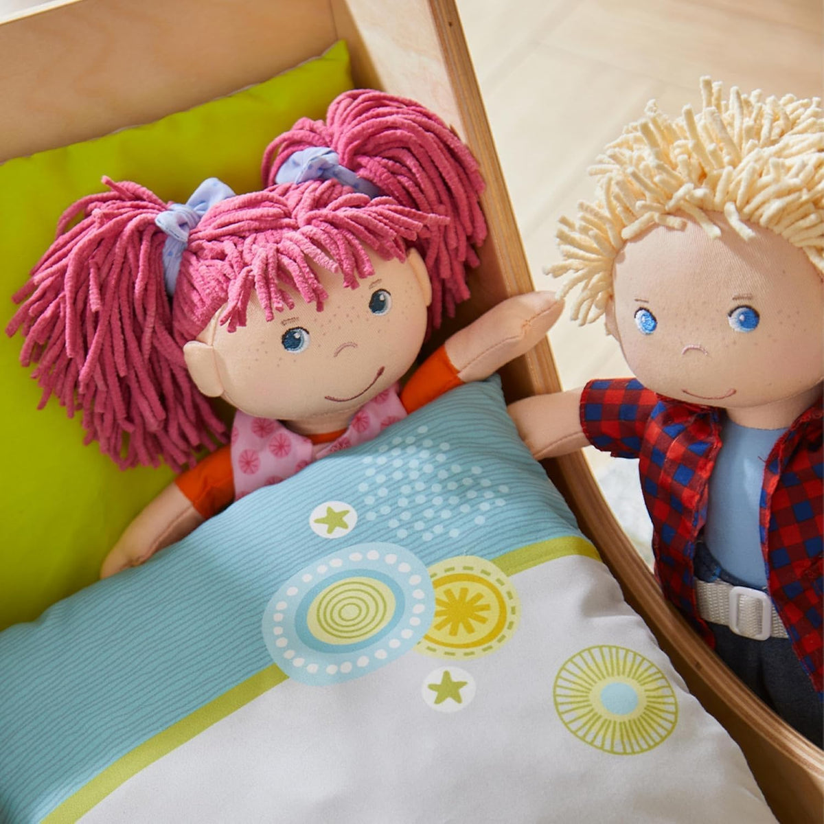 HABA Lilli-Lou Muñeca Blanda de 12 Pulgadas con Cabello Rosa en Colas, Lilli-lou/Cabello rosa