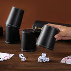 Juego de tazas de cuero para dados, 5 tazas de dados negros, 25 dados con