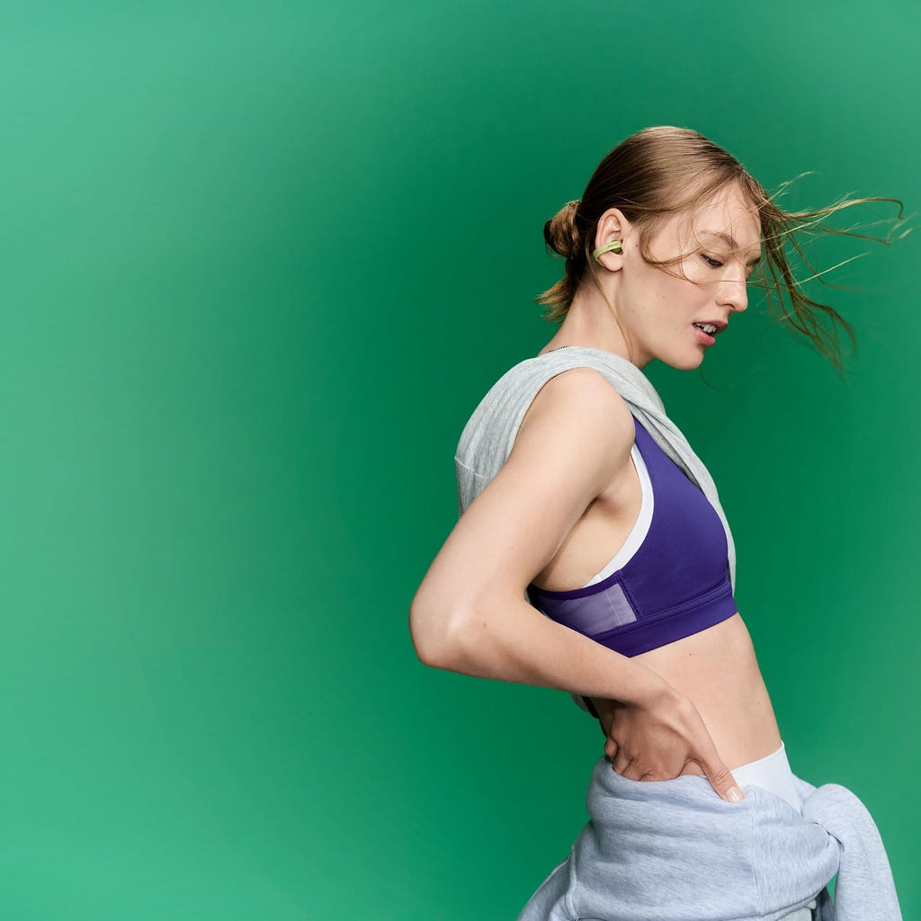 Bose Auriculares deportivos abiertos, auriculares inalámbricos, con clip, carga USB-C, hasta 22 horas de audio, resistentes al sudor, IP54 impermeable, ideales para entrenamientos, micrófonos para