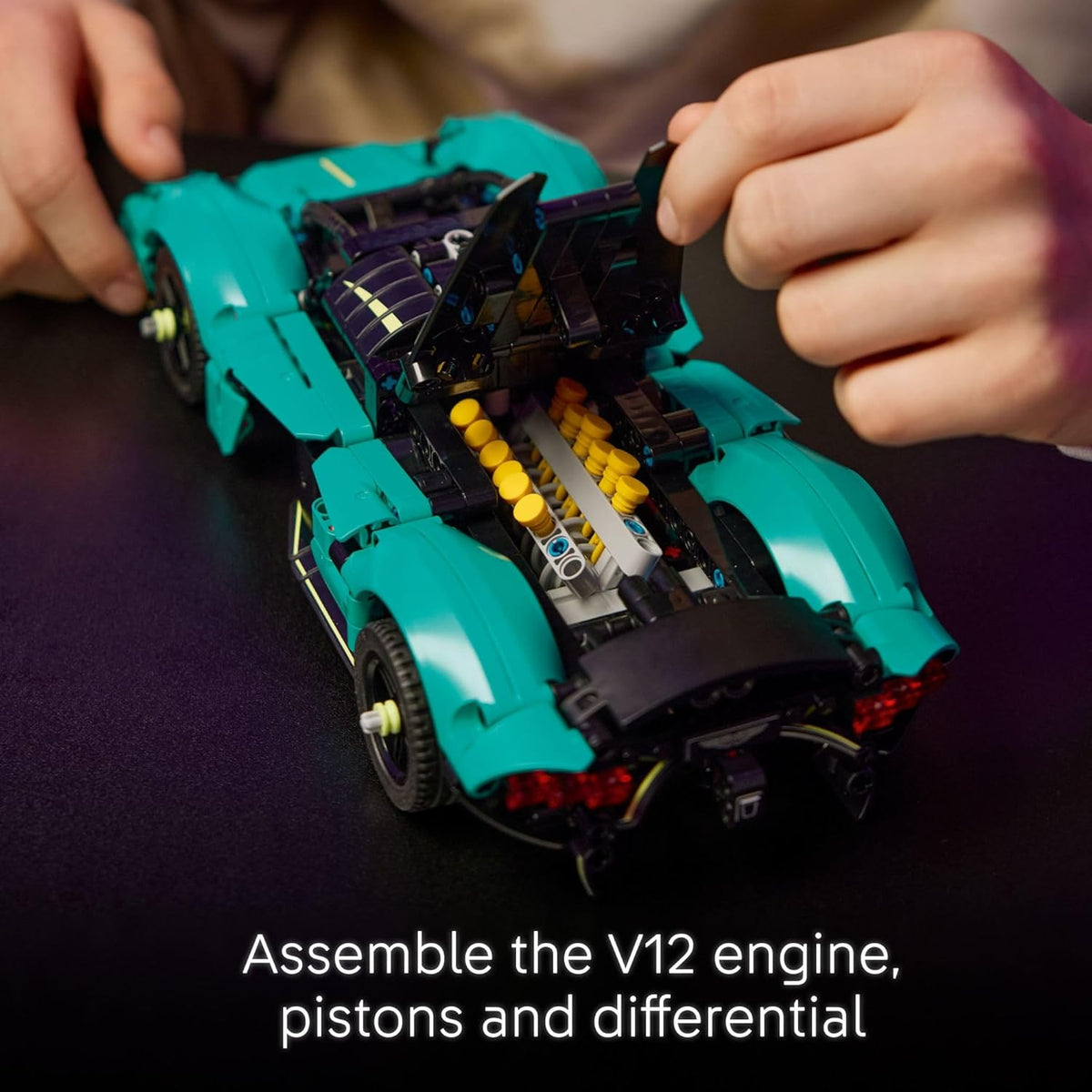 LEGO Technic Aston Martin Valkyrie - Kit de juguete para