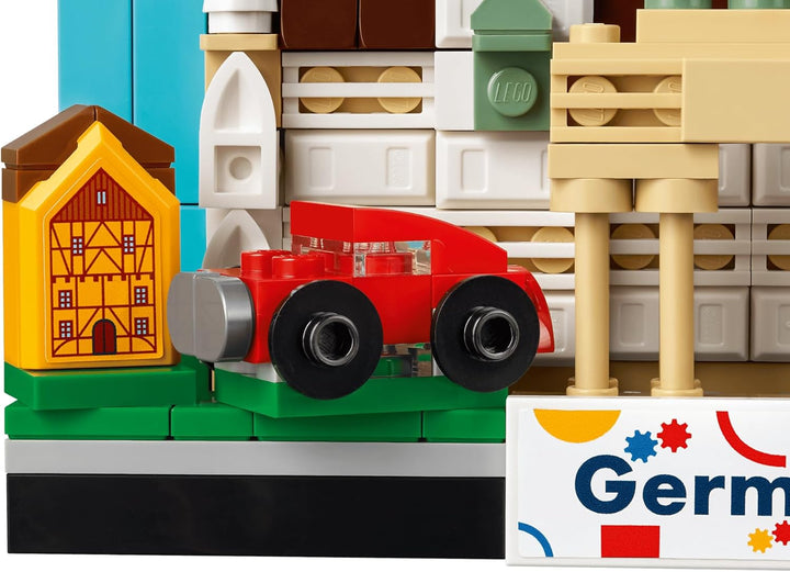 LEGO Creator Germany Postcard - Juego de construcción de 240 piezas...