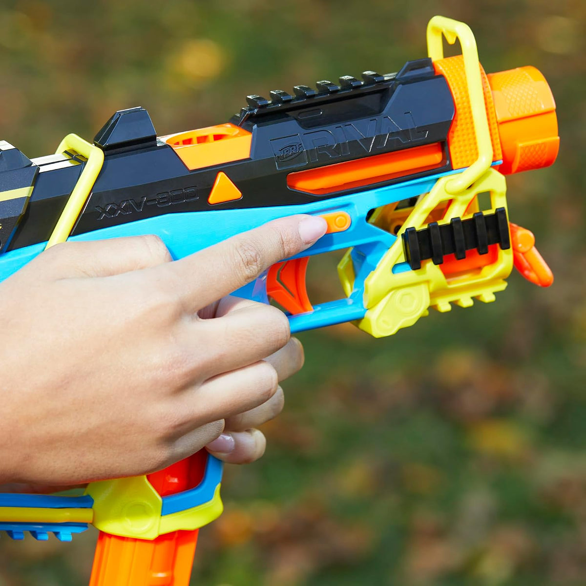 Nerf Rival Mirage XXIV-800 Blaster, 10 Nerf Rival Accu-Rounds, 2 formas de carga, cargador extraíble de 8 rondas, acción de bomba para activación, regalos para adolescentes