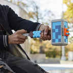 Nerf Minecraft Stormlander Martillo Lanzador de Dardos, Dispara 3 Dardos, Incluye 3 Dardos Elite Oficiales, Mango de Cebado con Tirador (Exclusivo de Amazon)