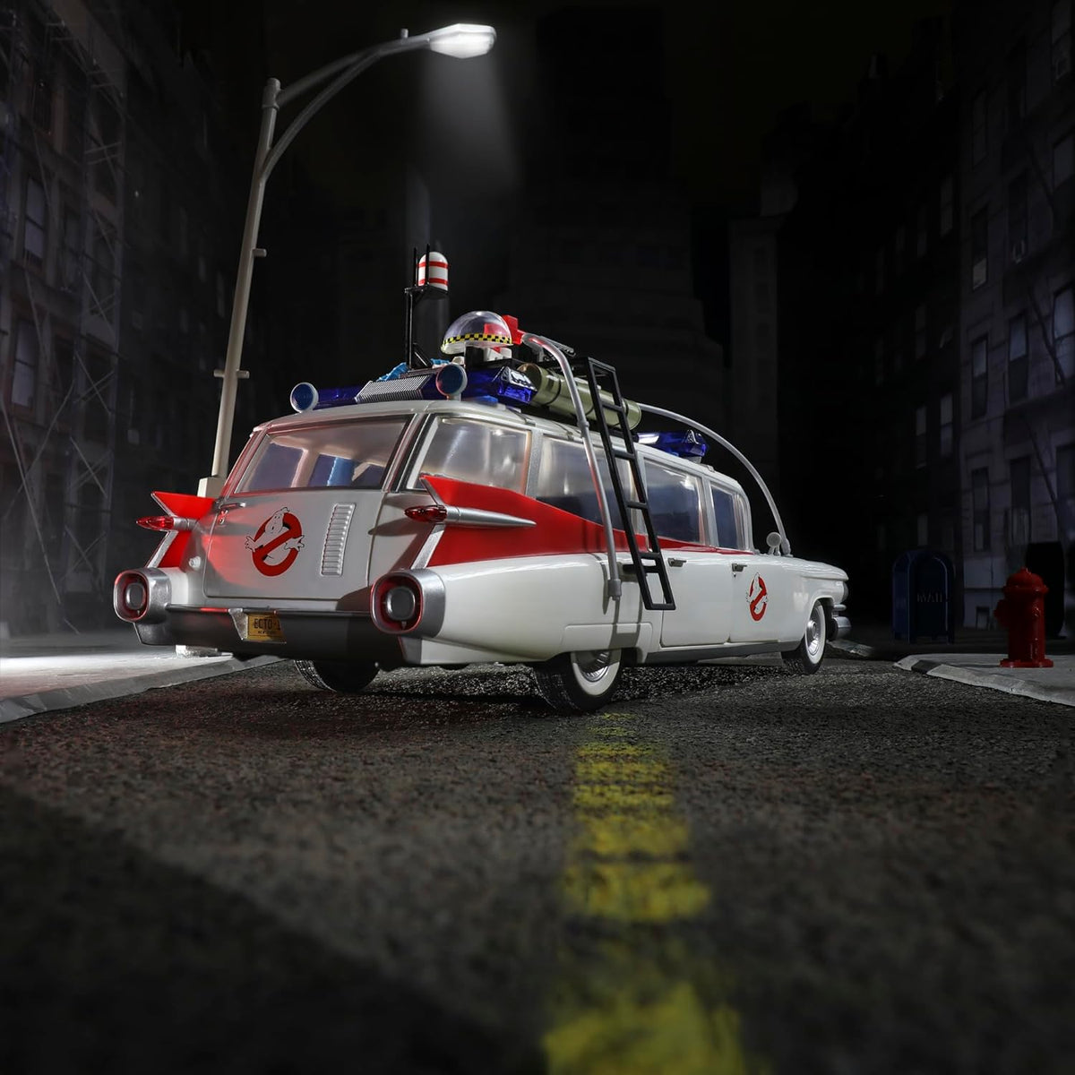 Ghostbusters Plasma Series Ecto-1 (1984), auto de juguete a escala 1:18, juguetes para mayores de 14 años (exclusivo de Amazon)