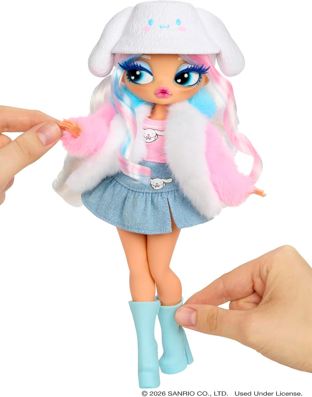 LOL Surprise OMG ama a Hello Kitty y sus amigos - Cinnamoroll - Muñeca de moda inspirada en el personaje de Hello Kitty y Friends - ¡Juega y muestra!