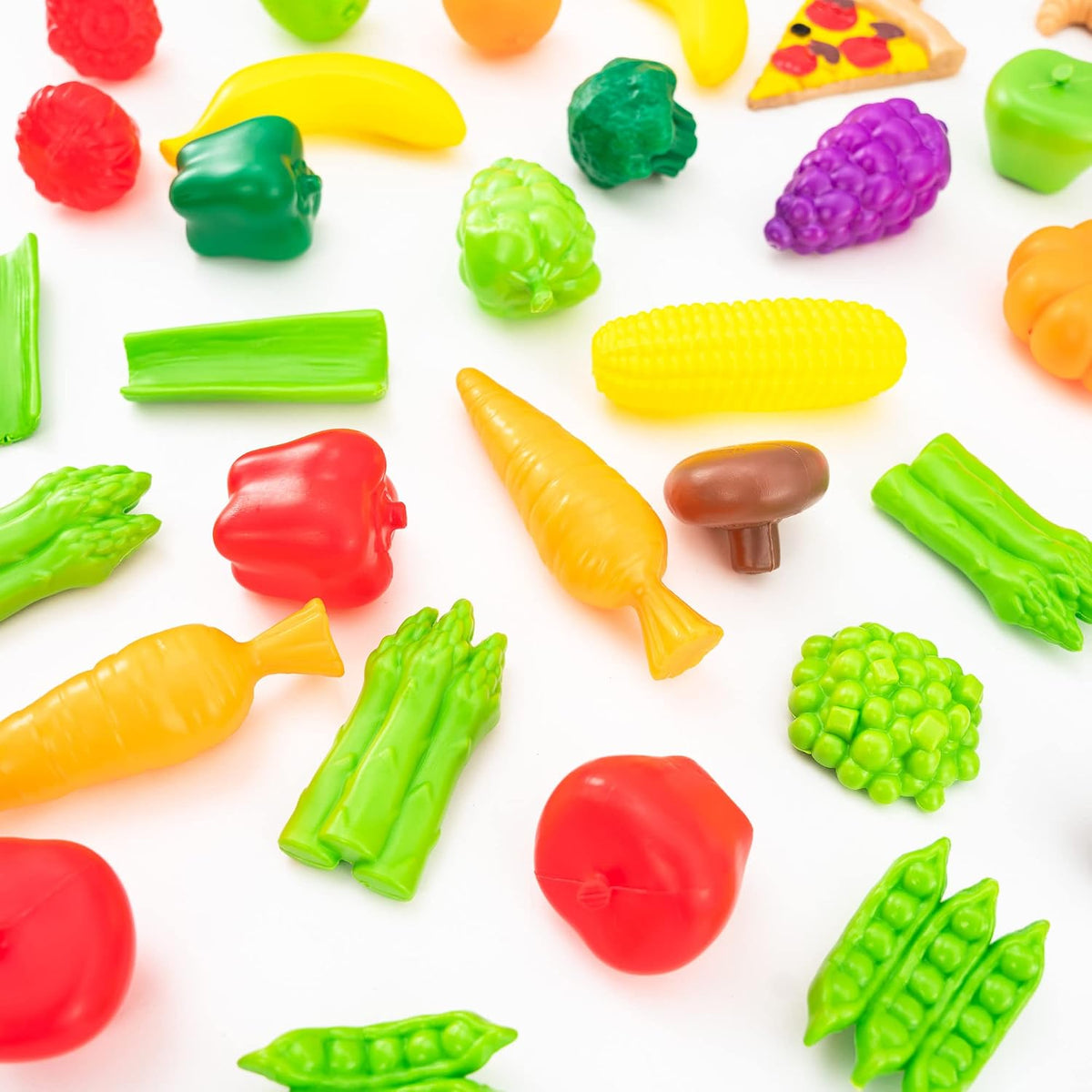 KidKraft Juego de Comida de Juego de Simulación Deluxe Tasty Treats de 115 Piezas, Artículos de Plástico para Comestibles y Despensa, Regalo para Edades 3+