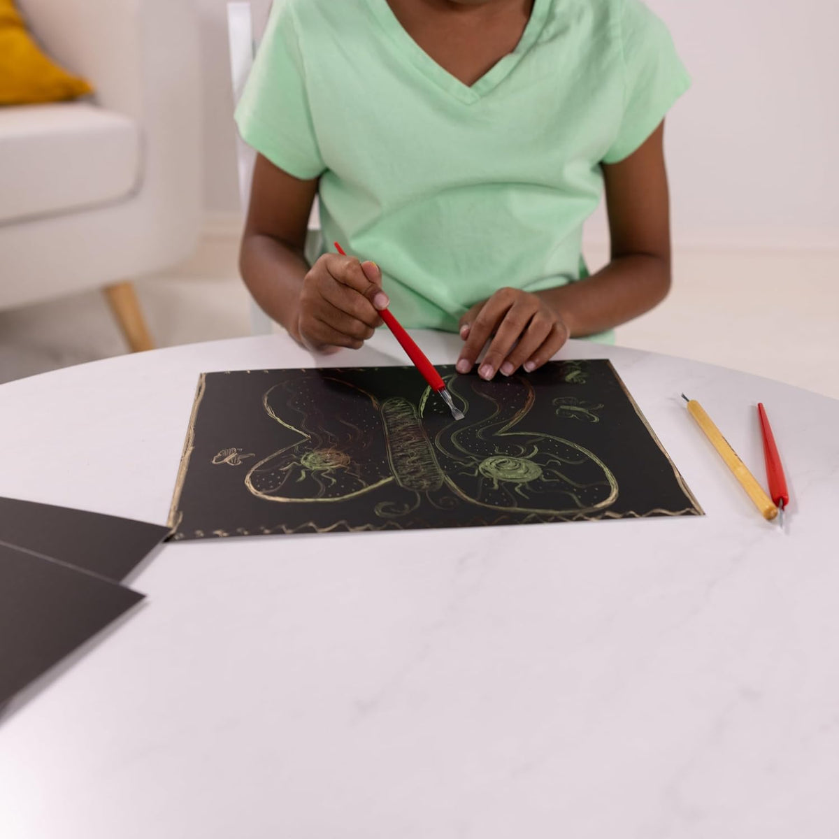 Melissa & Doug Scratch Art - Rascador de 50 unidades, dorado brillante sobre fondo negro