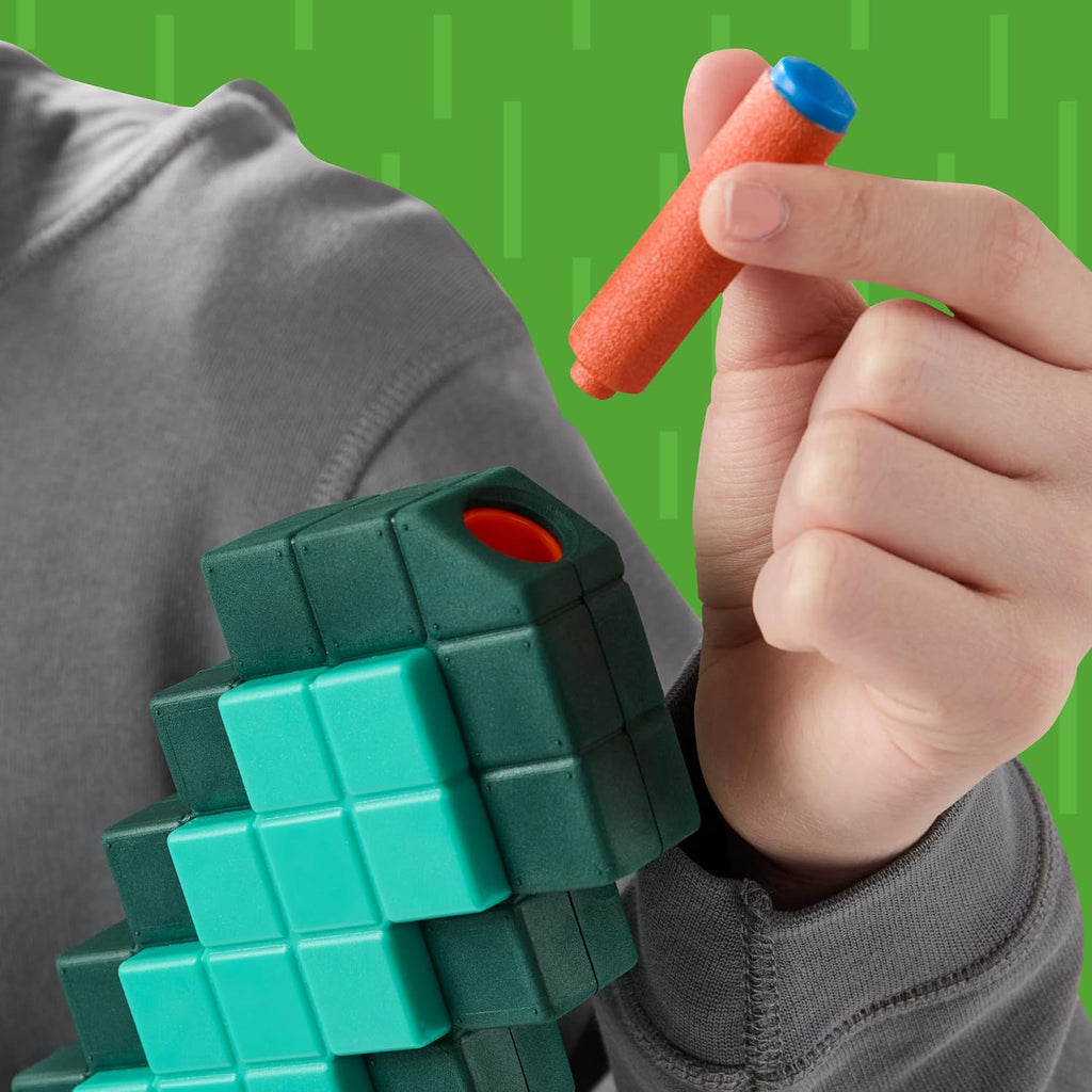 Nerf Minecraft Sword Dart Blaster, Cebado de Retroceso, Borde de Espuma, 8 Dardos N1, Edades 8+