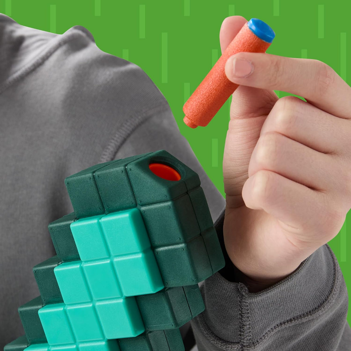 Nerf Minecraft Sword Dart Blaster, Cebado de Retroceso, Borde de Espuma, 8 Dardos N1, Edades 8+