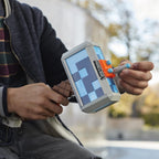 Nerf Minecraft Stormlander Martillo Lanzador de Dardos, Dispara 3 Dardos, Incluye 3 Dardos Elite Oficiales, Mango de Cebado con Tirador (Exclusivo de Amazon)