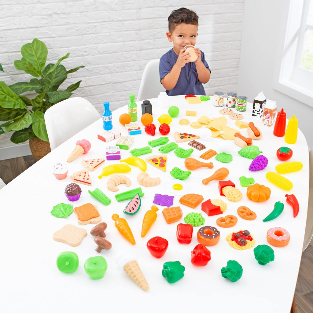 KidKraft Juego de Comida de Juego de Simulación Deluxe Tasty Treats de 115 Piezas, Artículos de Plástico para Comestibles y Despensa, Regalo para Edades 3+